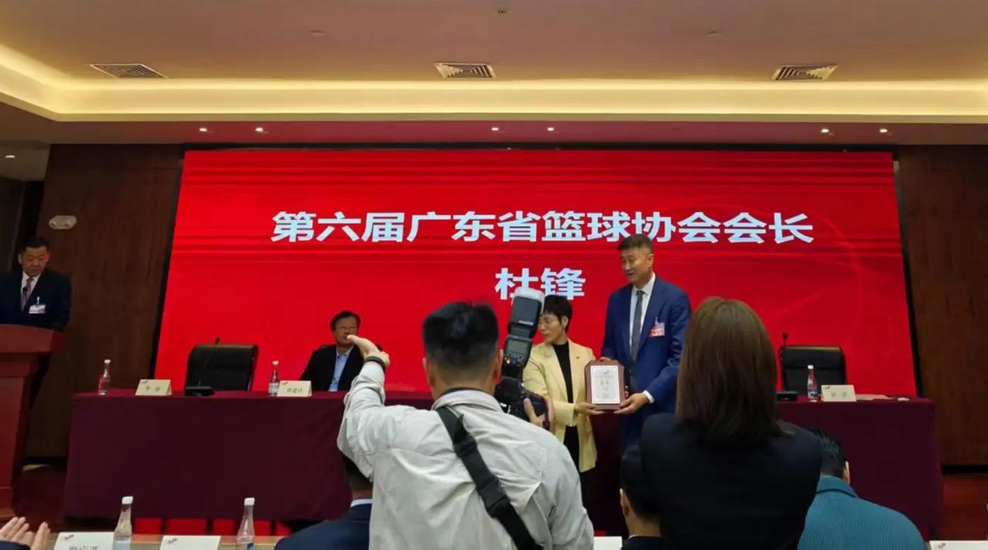 爱游戏体育登录入口-杜锋如愿高升！还能当广东主教练吗？官宣确认，李春江机会来了